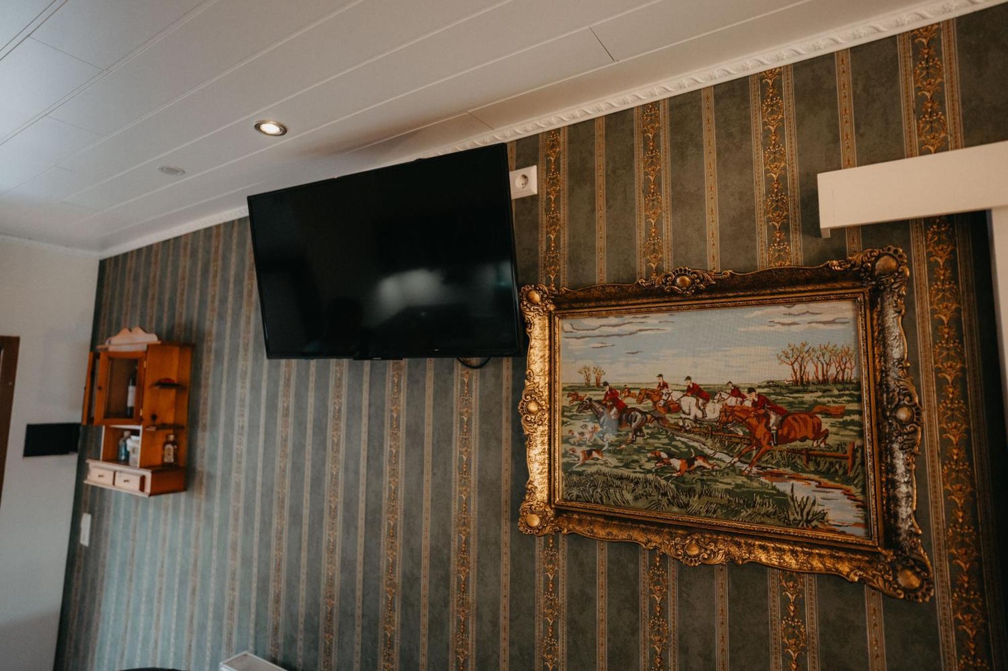 Altes Haeusle Am Waschbach Anno 1625 Ferienwohnungen Und Doppelzimmer Edenkoben Esterno foto