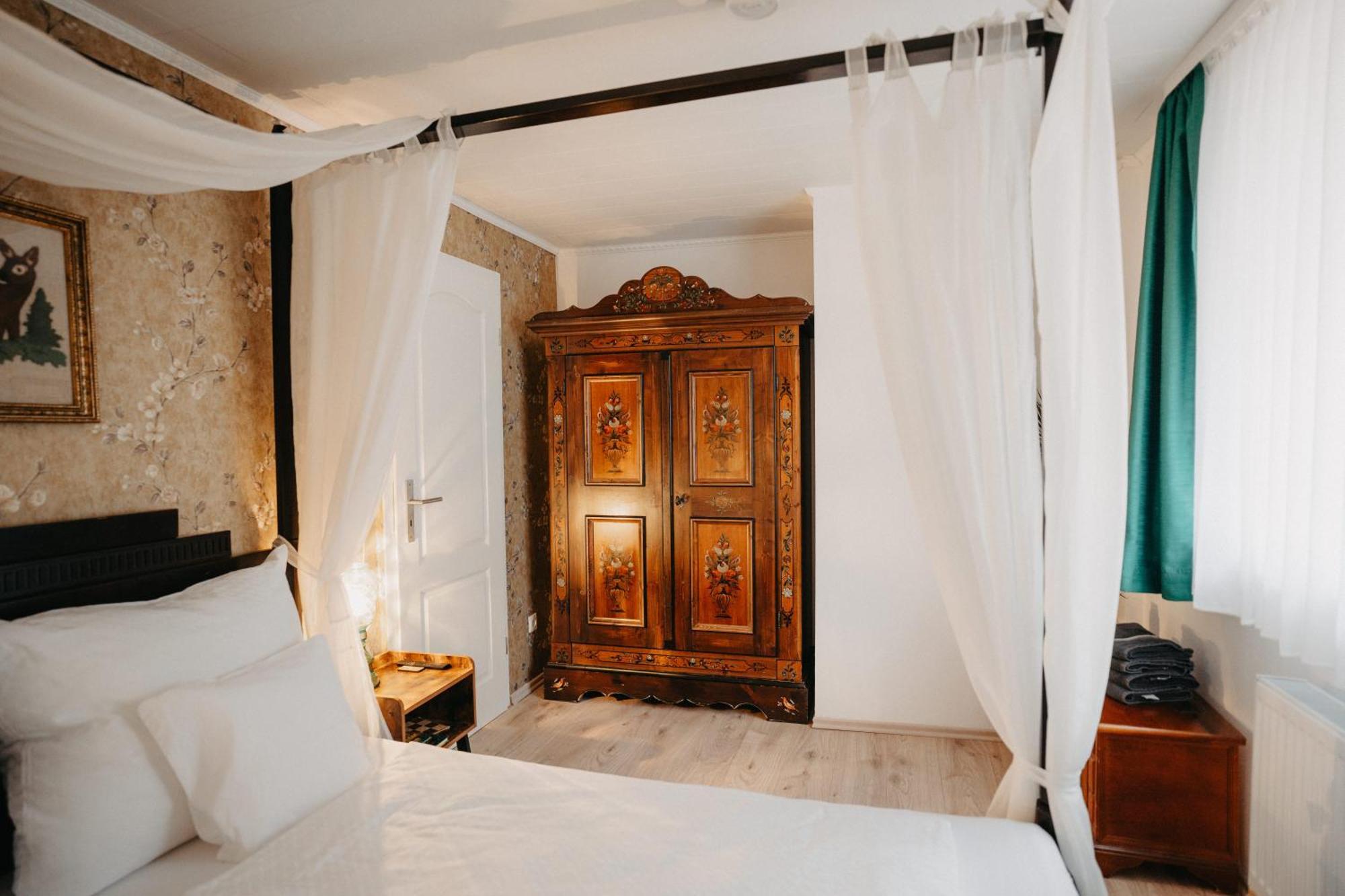 Altes Haeusle Am Waschbach Anno 1625 Ferienwohnungen Und Doppelzimmer Edenkoben Esterno foto